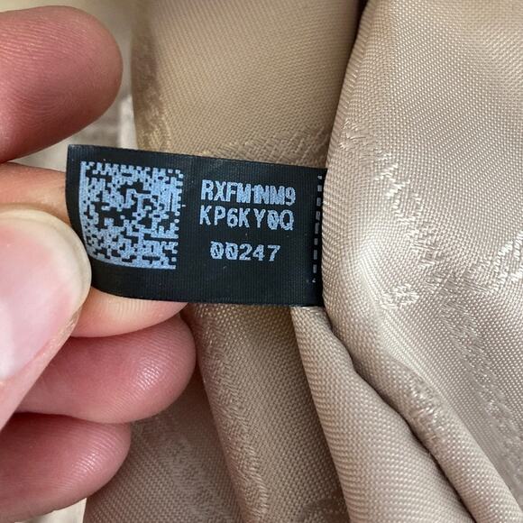 MICHAEL KORS, IVORY PEBBLED LEATHER SHOULDER BAG (ASIS) - Picture 14 of 15